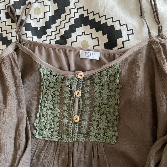 TOBI lace green top off the shoulder tunic - Picture 3 of 4
